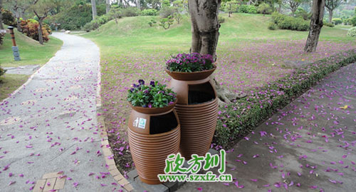 園林景區(qū)環(huán)保的選擇，玻璃鋼帶花盆垃圾桶